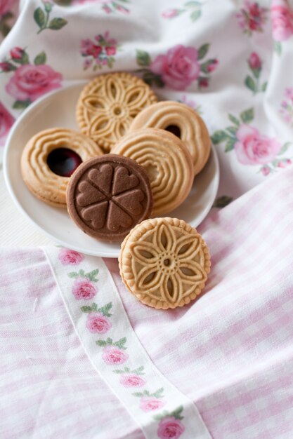 Biscotti al burro nel piatto