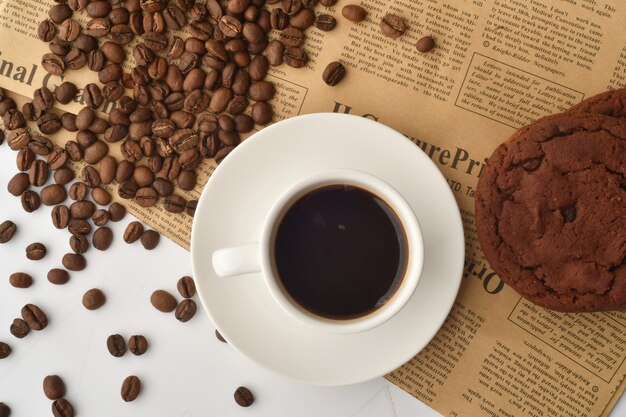 Biscotti al caffè nero e gocce di cioccolato