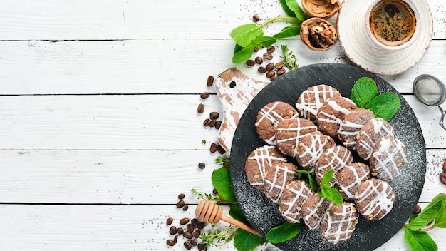 Biscotti al cioccolato con arachidi Cottura Vista dall'alto spazio libero per la copia