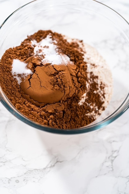 Biscotti al cioccolato con cuori di cioccolato