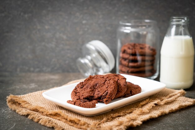 biscotti al cioccolato con gocce di cioccolato