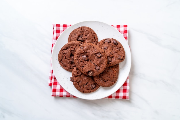 biscotti al cioccolato con gocce di cioccolato