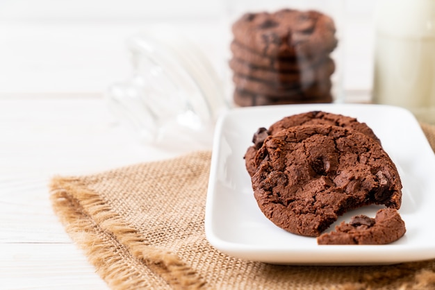 biscotti al cioccolato con gocce di cioccolato