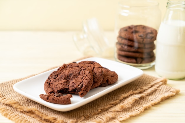 biscotti al cioccolato con gocce di cioccolato