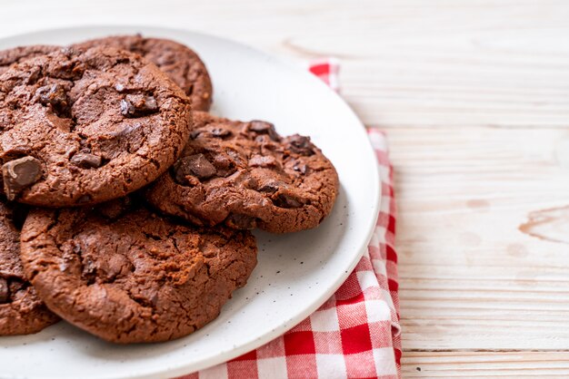 biscotti al cioccolato con gocce di cioccolato