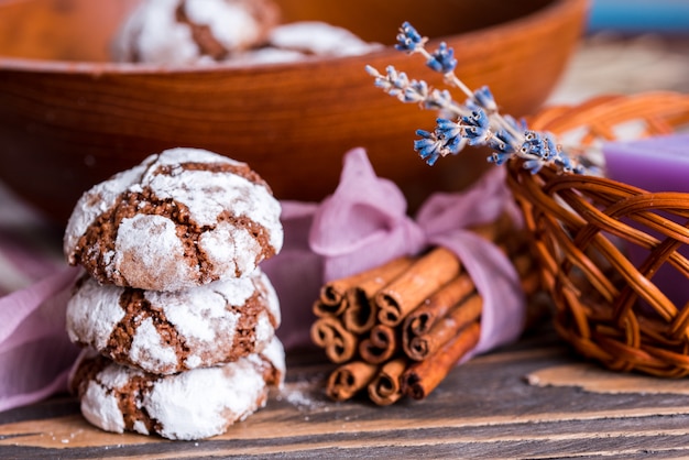 Biscotti al cioccolato con lavanda.