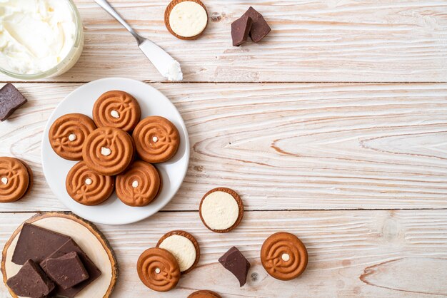 biscotti al cioccolato con panna