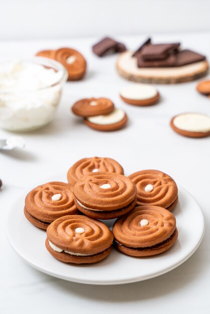 biscotti al cioccolato con panna