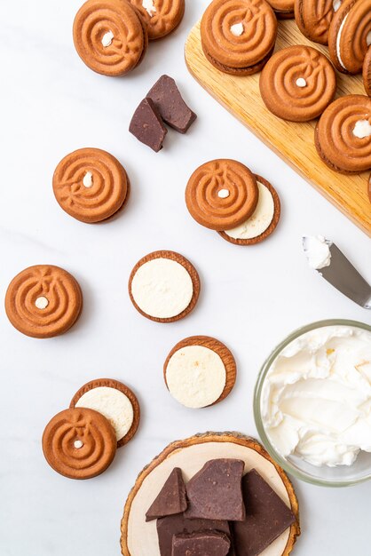 biscotti al cioccolato con panna