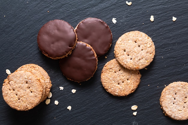 Biscotti al cioccolato fatti in casa con digestivo biologico avena e crusca di frumento