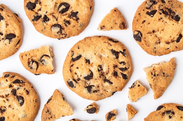 Biscotti al cioccolato isolati