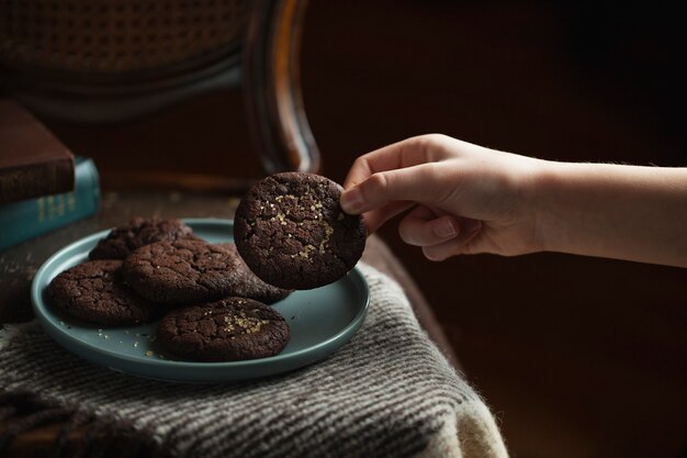 Biscotti al cioccolato sulla piastra