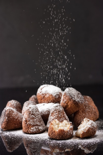 Biscotti al cocco con zucchero a velo