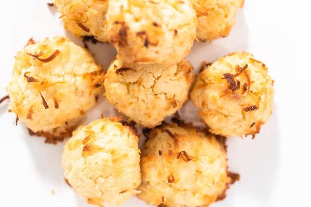 Biscotti al cocco fatti in casa con scaglie di cocco