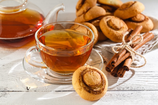 Biscotti alla cannella con tè