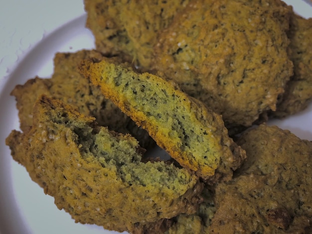 biscotti alla menta sul piatto