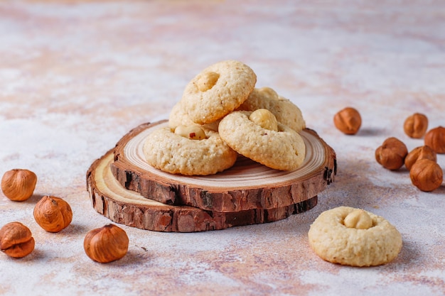 Biscotti alla nocciola deliziosi freschi fatti in casa.