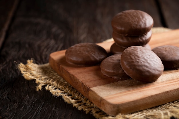 Biscotti brasiliani al miele con cioccolato Po de mel