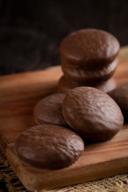 Biscotti brasiliani al miele con cioccolato Po de mel