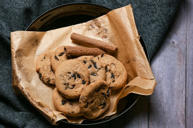 Biscotti classici con gocce di cioccolato per dessert