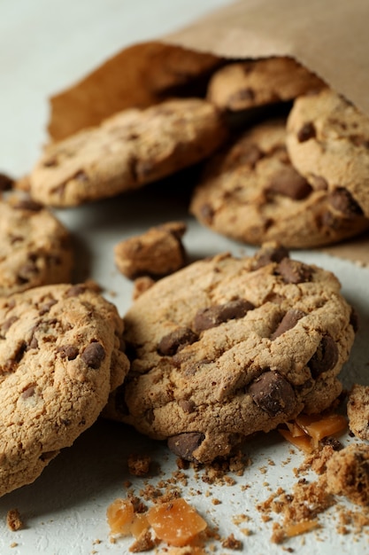 Biscotti con caramello su bianco strutturato