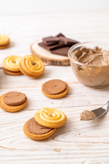 biscotti con crema al cioccolato