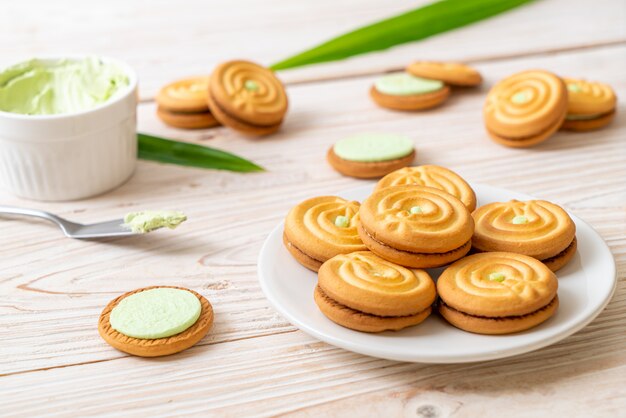 biscotti con crema pandana