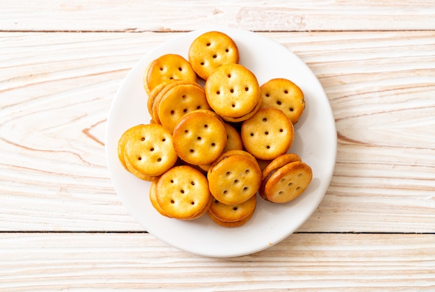 Biscotti con marmellata di ananas