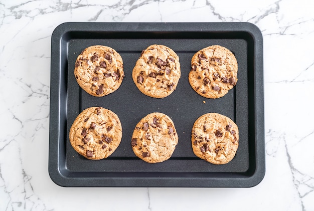 biscotti con scaglie di cioccolato fondente