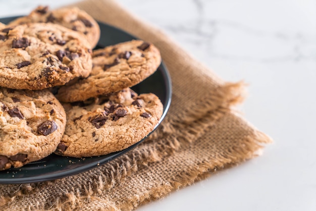 biscotti con scaglie di cioccolato fondente