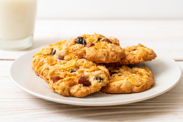 biscotti con uva passa di mais e mandorle