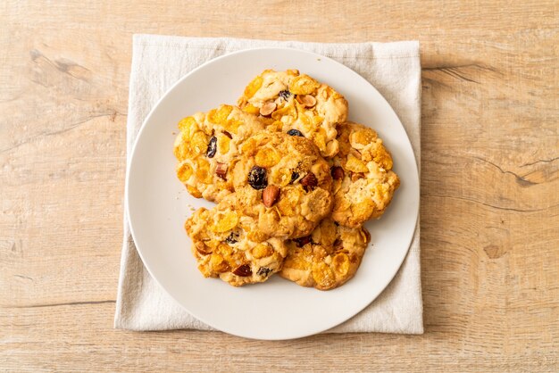 biscotti con uva passa di mais e mandorle