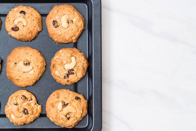 biscotti con uvetta e anacardi