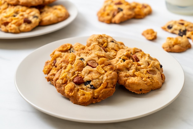 biscotti con uvetta e mandorle