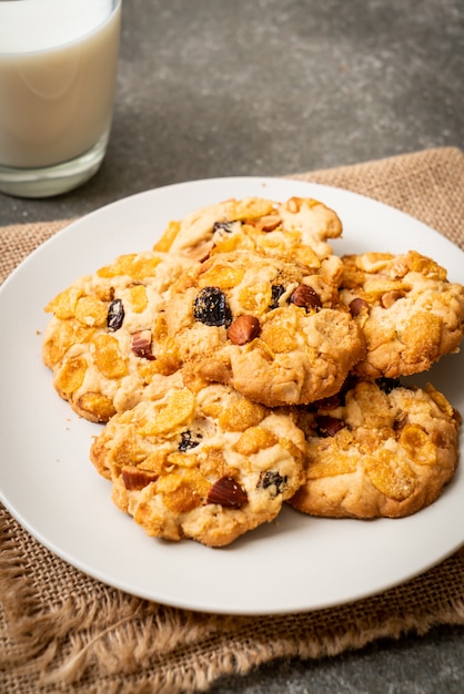 biscotti con uvetta e mandorle