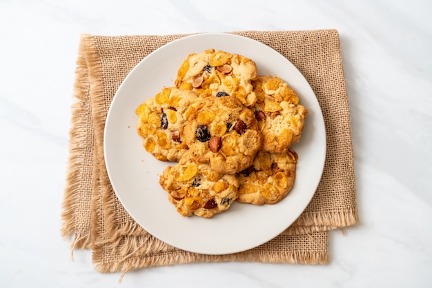 Biscotti con uvetta e mandorle