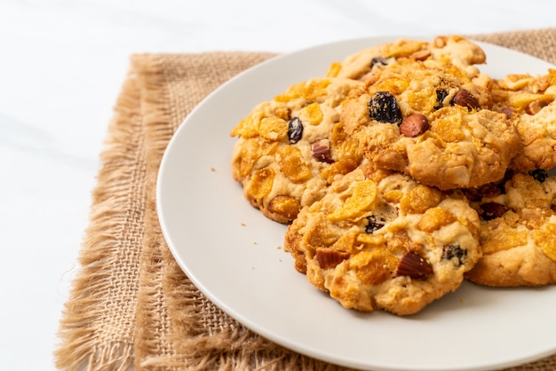 Biscotti con uvetta e mandorle