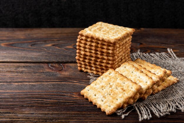 Biscotti cracker al sesamo