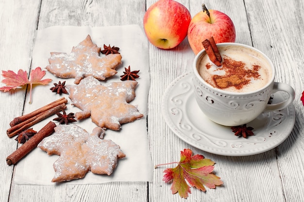 Biscotti d&#39;autunno e caffè