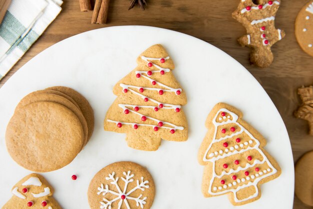 Biscotti decorati assortiti di natale del pan di zenzero