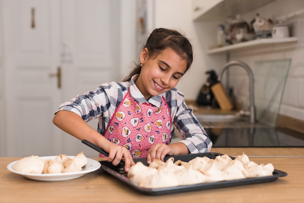 Biscotti Della Bambina Da Una Teglia.