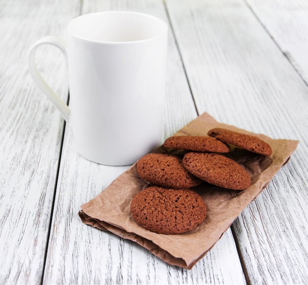 Biscotti di farina d&#39;avena e tazza di latte