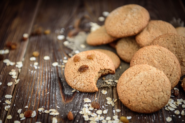 Biscotti di farina d'avena fatti in casa con uvetta