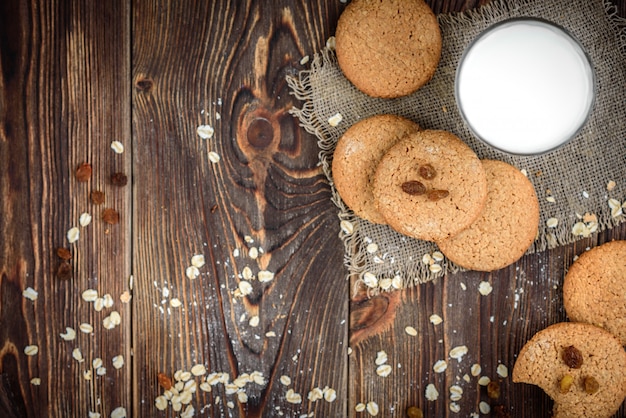 Biscotti di farina d'avena fatti in casa con uvetta