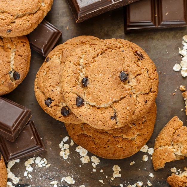 Biscotti di farina d'avena integrali fatti in casa con zucca e gocce di cioccolato