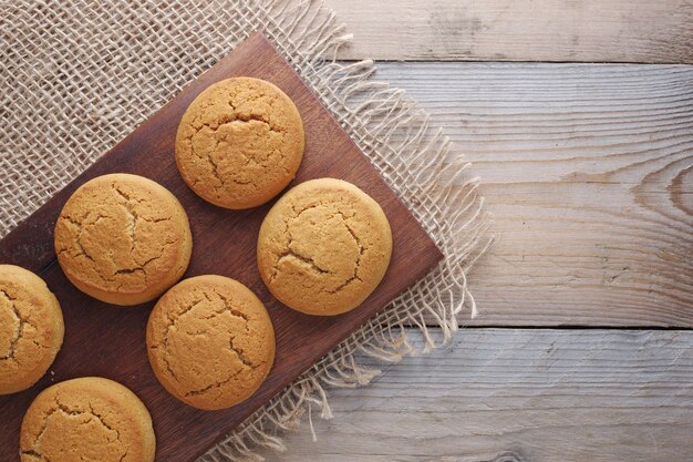 Biscotti di farina d'avena sul tavolo