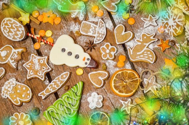 Biscotti di Natale e rami festivi abete Buon Natale e felice anno nuovo concetto