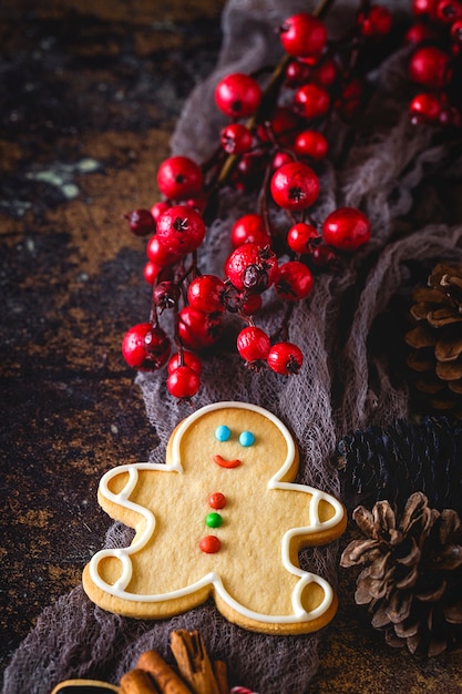 Biscotti di Natale sul tavolo di legno