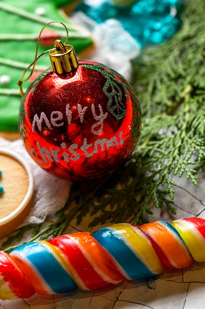 Biscotti di Natale sul tavolo di legno