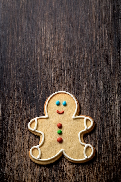 Biscotti di Natale sul tavolo di legno